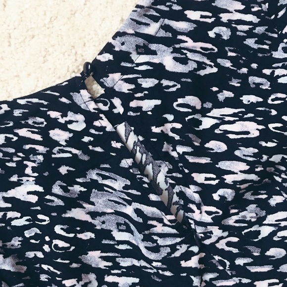 Animal Print Long Sleeve Shift Dress - Picture 4 of 6